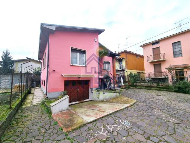 Villa Indipendente in vendita a Casalpusterlengo, Lombardia