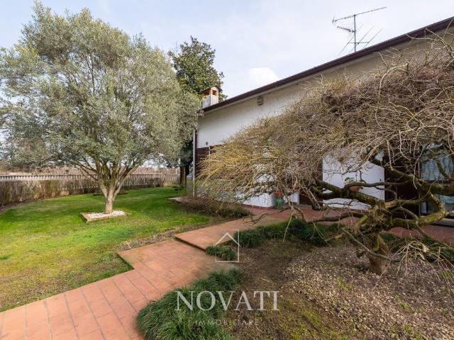 Villa Indipendente in vendita a Casalpusterlengo, Lombardia