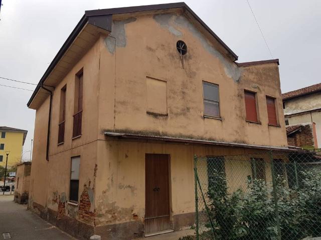 Villa Indipendente in vendita a Casalpusterlengo, Lombardia
