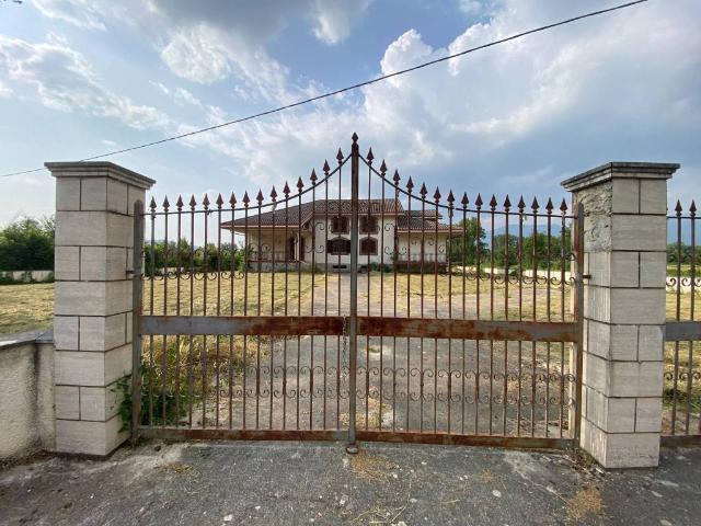 Villa Indipendente in vendita a Casalvieri, Lazio