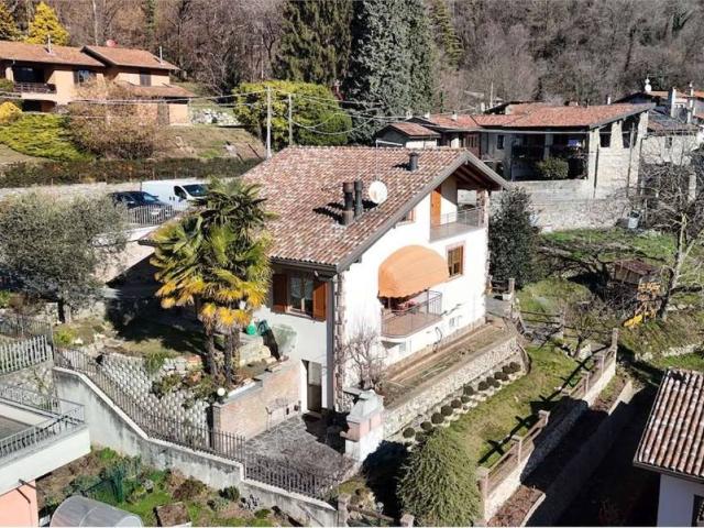 Villa Indipendente in vendita a Comunità Montana Valli del Verbano, Casalzuigno