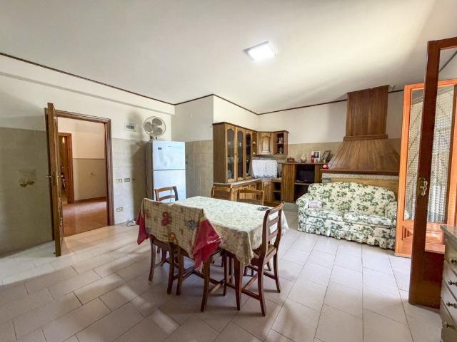 Villa Indipendente in vendita a Casapesenna, Campania