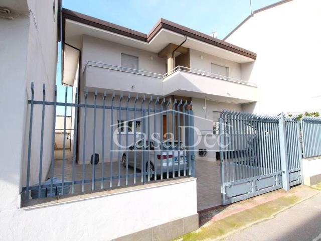 Villa Indipendente in vendita a Casapesenna, Campania
