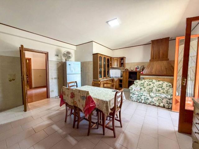 Villa Indipendente in vendita a Casapesenna, Campania