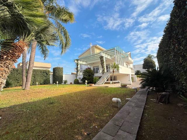 Villa Indipendente in vendita a Casapesenna, Campania