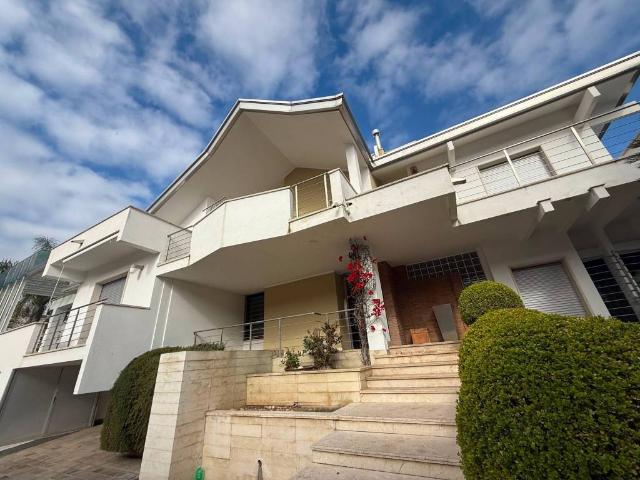 Villa Indipendente in vendita a Casapesenna, Campania