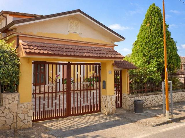 Villa Indipendente in vendita a Casapulla, Campania
