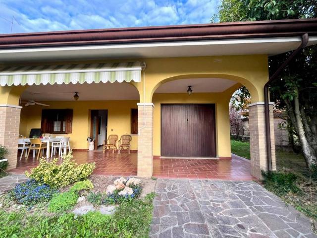 Villa Indipendente in vendita a Casarsa della Delizia / Cjasarsa, Casarsa della Delizia / Cjasarse