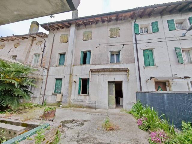 Villa Indipendente in vendita a Casarsa Della Delizia, Friuli-Venezia Giulia