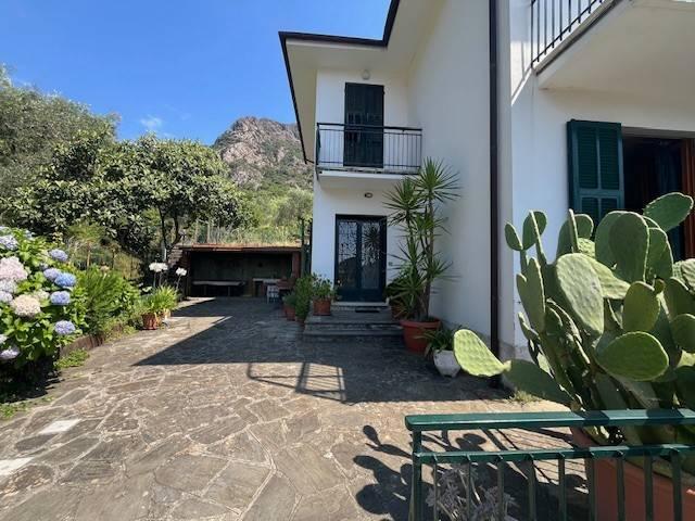 Villa Indipendente in vendita a Bargone, Casarza Ligure