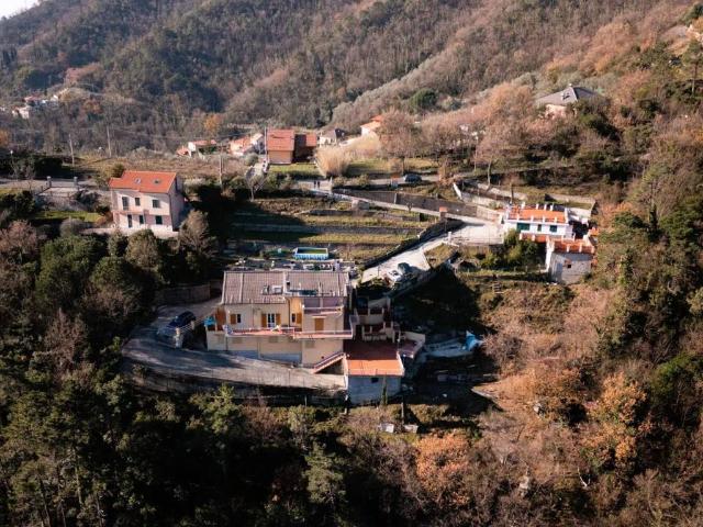 Villa Indipendente in vendita a Verici inferiore, Casarza Ligure