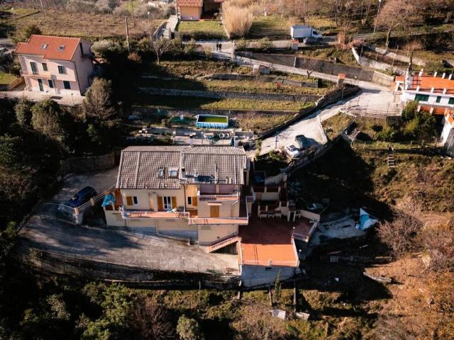 Villa Indipendente in vendita a Verici inferiore, Casarza Ligure