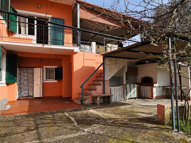 Villa Indipendente in vendita a Verici inferiore, Casarza Ligure