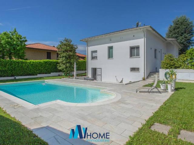 Villa Indipendente in vendita a Campofiorenzo, Casatenovo