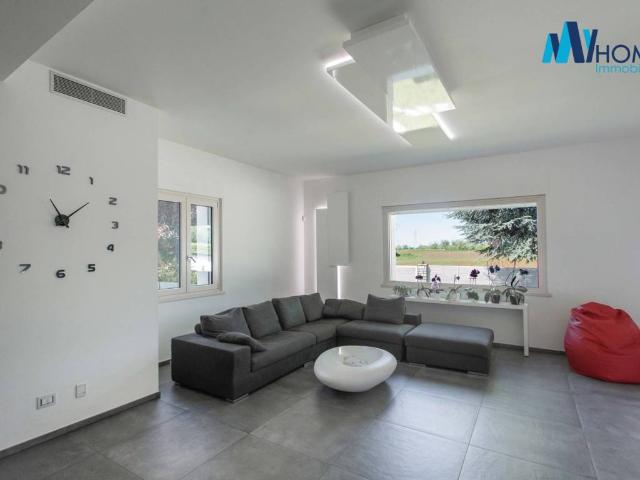 Villa Indipendente in vendita a Campofiorenzo, Casatenovo