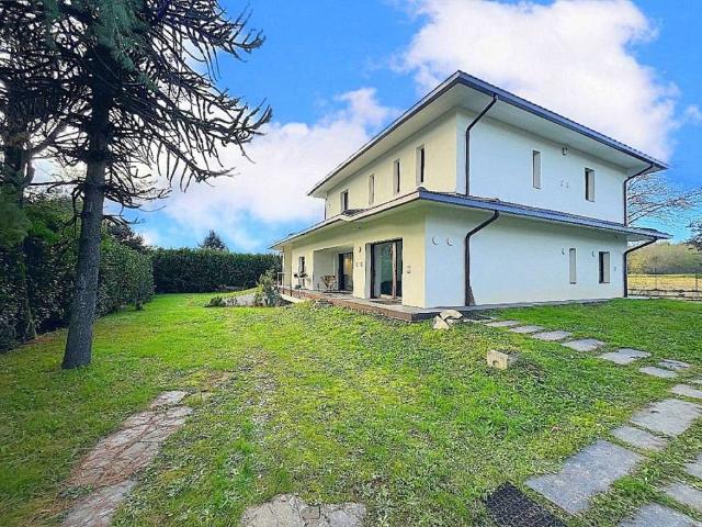 Villa Indipendente in vendita a Rogoredo, Casatenovo