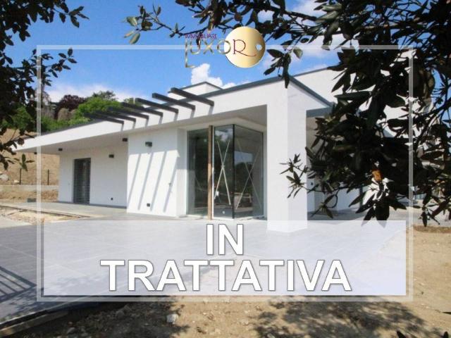 Villa Indipendente in vendita a Casatenovo, Lombardia