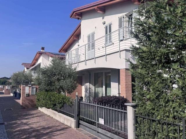 Villa Indipendente in vendita a Rogoredo, Casatenovo