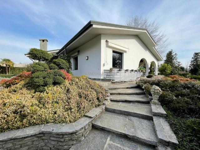 Villa Indipendente in vendita a Campofiorenzo, Casatenovo