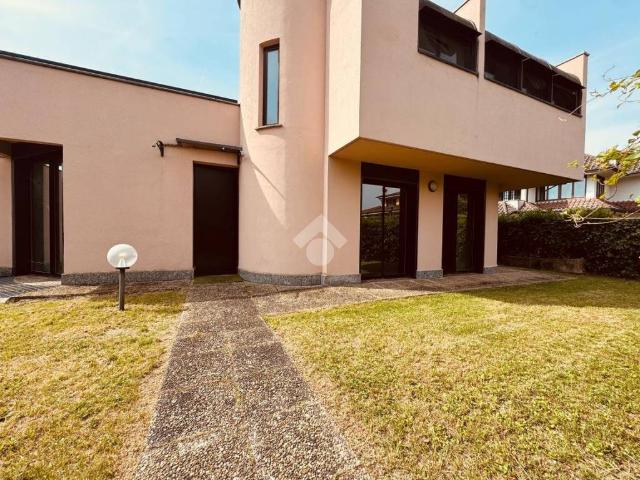 Villa Indipendente in vendita a Rogoredo, Casatenovo