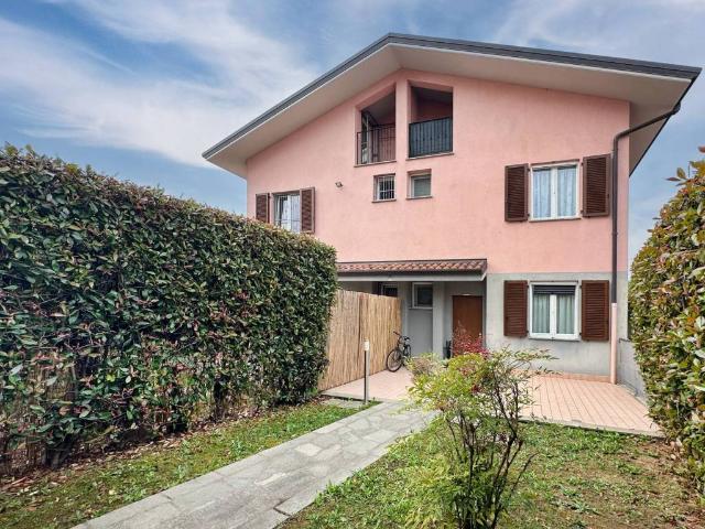 Villa Indipendente in vendita a Galgiana, Casatenovo