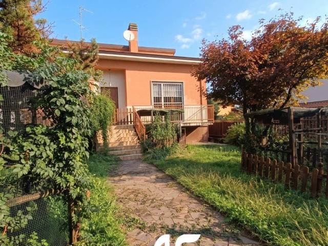 Villa Indipendente in vendita a Rogoredo, Casatenovo