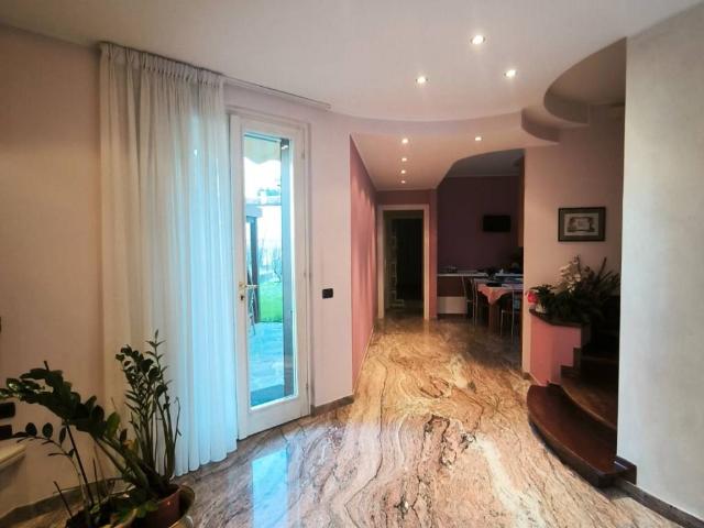Villa Indipendente in vendita a Colognola, Casazza