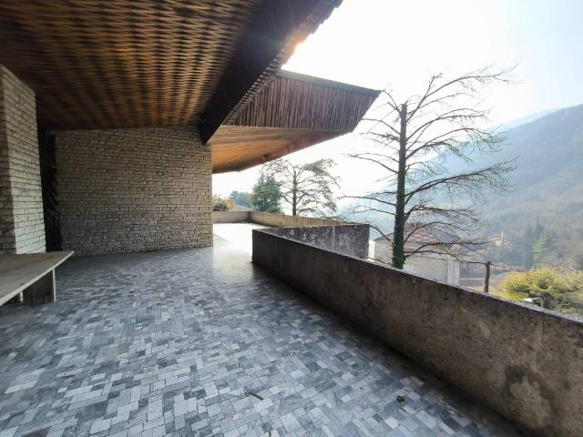 Villa Indipendente in vendita a Casazza, Lombardia