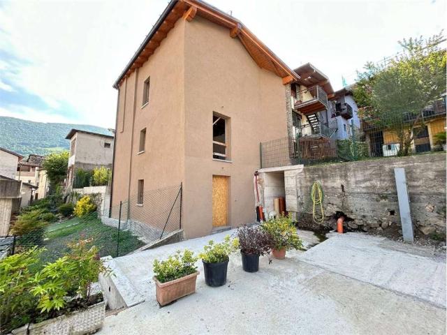 Villa Indipendente in vendita a Casazza, Lombardia