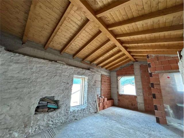 Villa Indipendente in vendita a Casazza, Lombardia