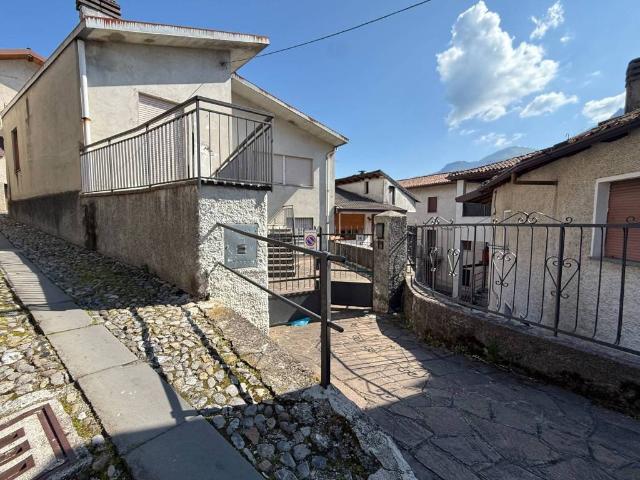 Villa Indipendente in vendita a Casazza, Lombardia