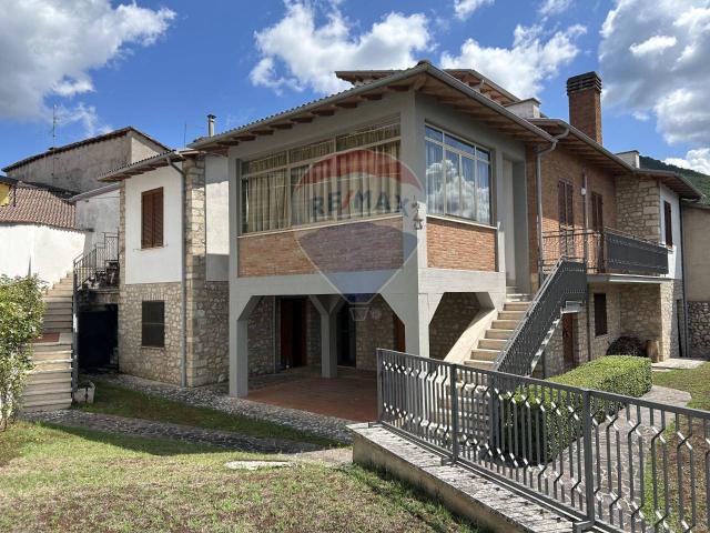 Villa Indipendente in vendita a Cascia, Umbria