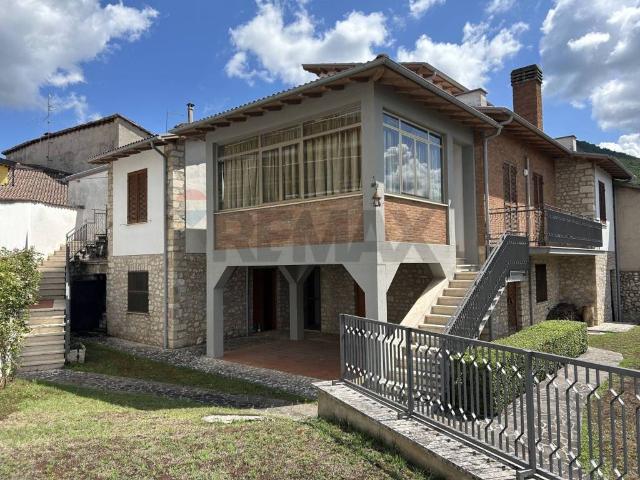 Villa Indipendente in vendita a Cascia, Umbria
