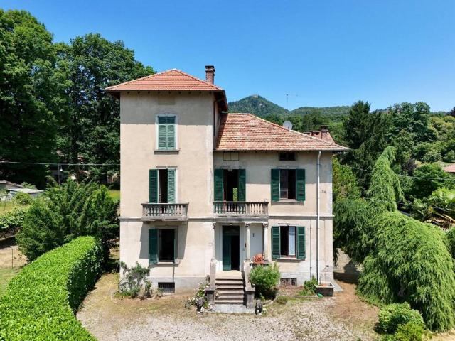 Villa Indipendente in vendita a Casciago, Lombardia