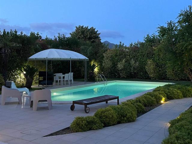 Villa Indipendente in vendita a San Donato, Cascina