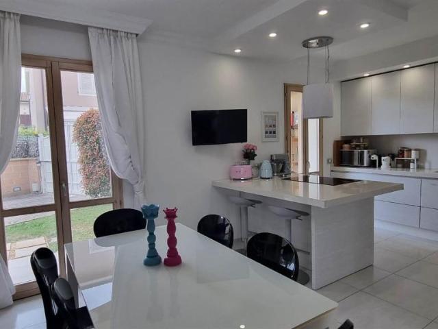 Villa Indipendente in vendita a San Donato, Cascina