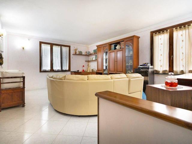 Villa Indipendente in vendita a Pettori, Cascina