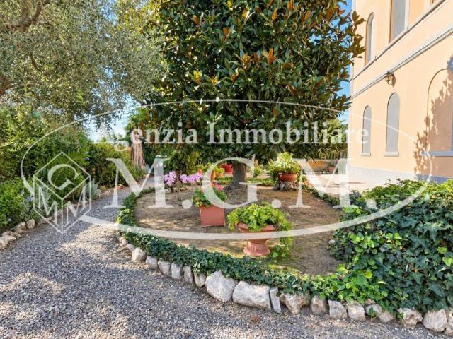 Villa Indipendente in vendita a San Frediano a Settimo, Cascina
