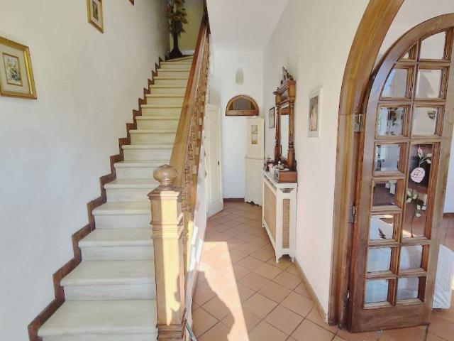 Villa Indipendente in vendita a San Donato, Cascina
