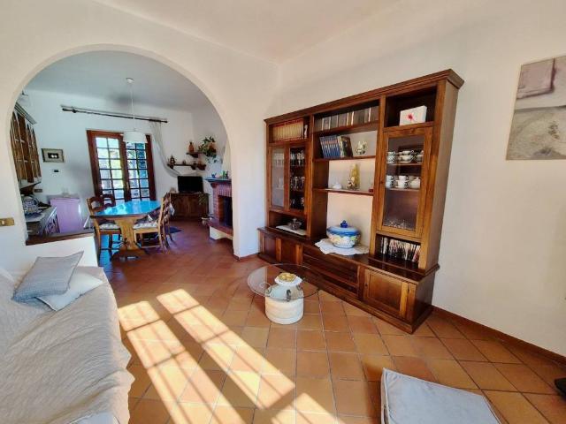 Villa Indipendente in vendita a San Donato, Cascina