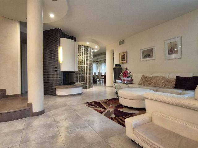 Villa Indipendente in vendita a Navacchio, Cascina