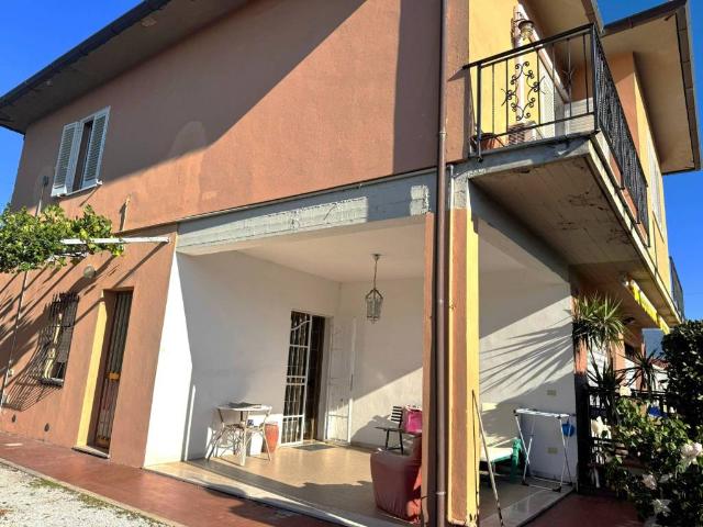 Villa Indipendente in vendita a Zambra, Cascina