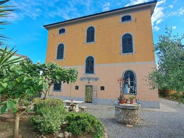 Villa Indipendente in vendita a San Frediano a Settimo, Cascina
