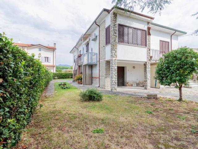 Villa Indipendente in vendita a Titignano, Cascina
