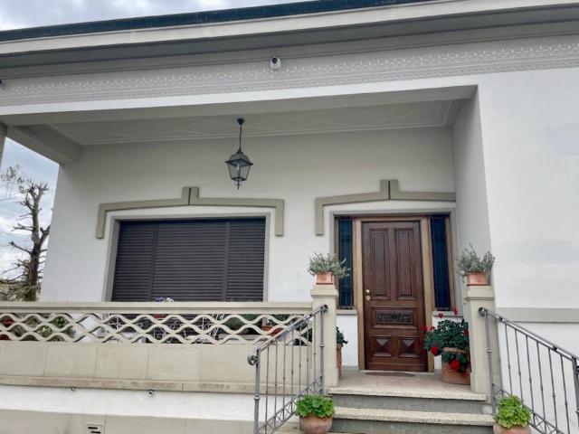 Villa Indipendente in vendita a Navacchio, Cascina