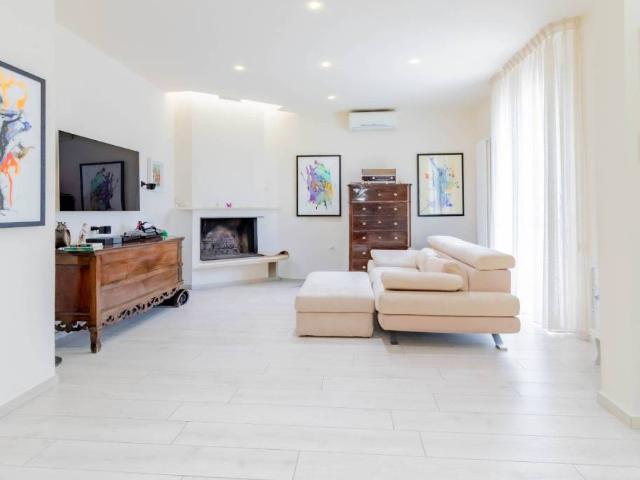Villa Indipendente in vendita a Cascina, Toscana