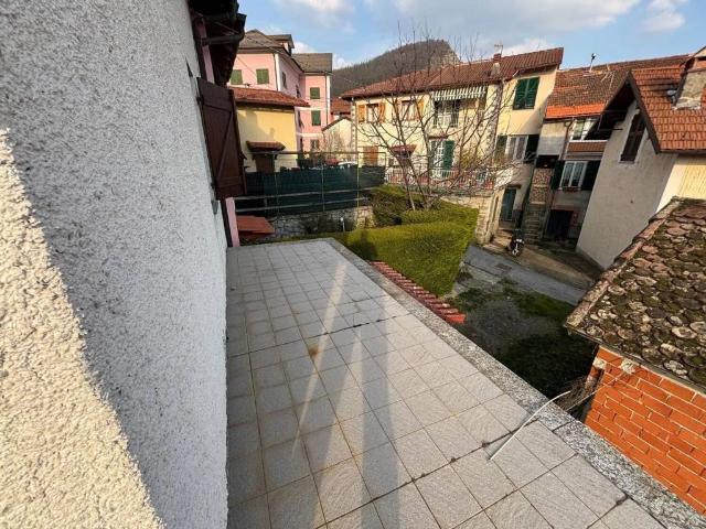 Villa Indipendente in vendita a Casella, Liguria