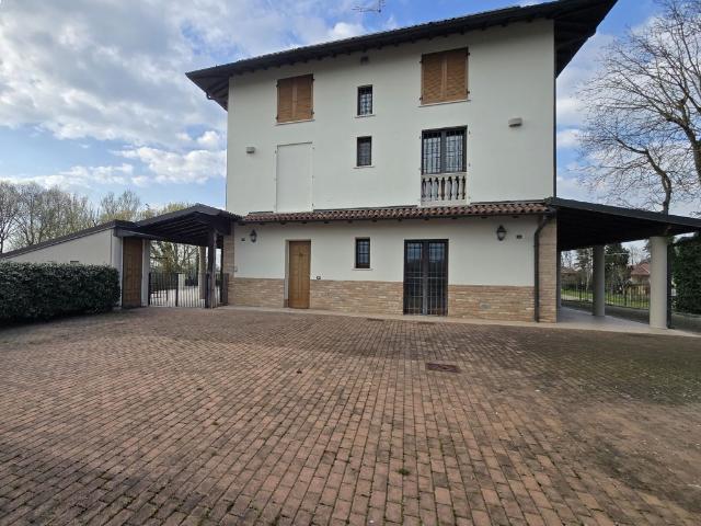 Villa Indipendente in vendita a Caselle Landi, Lombardia
