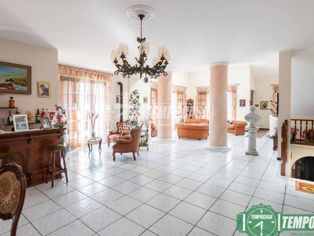 Villa Indipendente in vendita a Caselle Lurani, Lombardia
