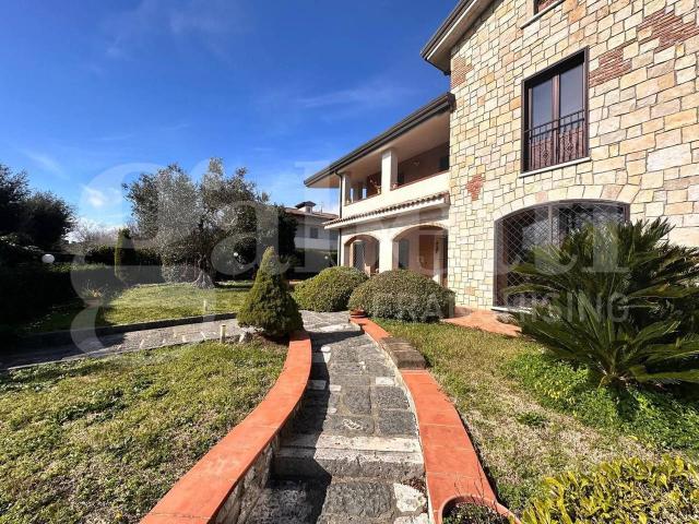 Villa Indipendente in vendita a Caserta, Campania